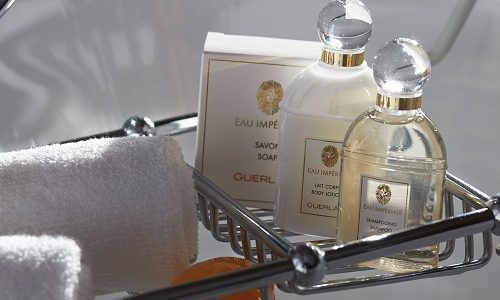 Pflegeprodukte auf dem Luxuskreuzfahrtschiff Regent Seven Seas Voyager