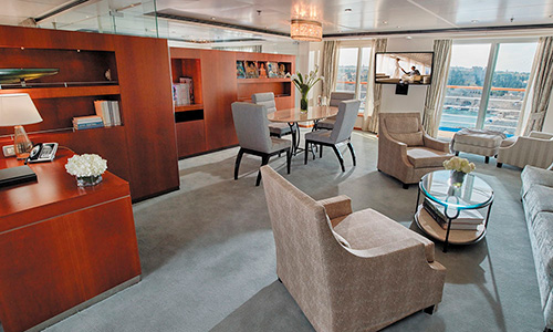 Wohnzimmer und Veranda Master Suite Deck 11 auf dem Luxuskreuzfahrtschiff Regent Seven Seas Voyager