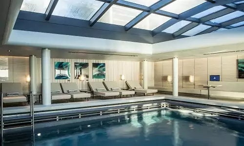 Pool Innen auf Expeditionsschiff Ponant Charcot