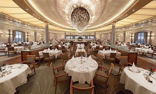 Restaurant Europa abends auf dem Kreuzfahrtschiff MS Europa