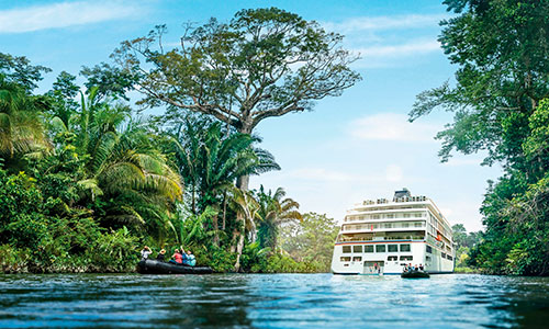 Blick auf Marina der Expeditionsschiffe HANSEATIC