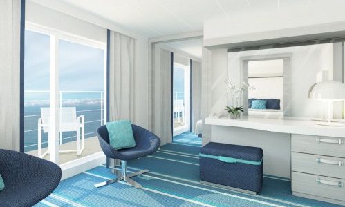 Wohnzimmer mit Blick auf Balkon der Grand Privileg Suite auf dem Luxuskreuzfahrtschiff Le Lyrial der Reederei Ponant