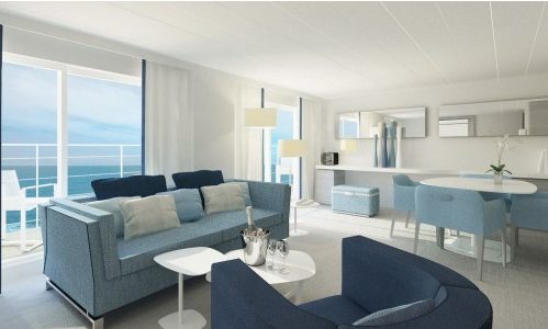 Wohnzimmer mit Exxbereich und Blick auf Balkon auf dem Luxuskreuzfahrtschiff Le Lyrial der Reederei Ponant