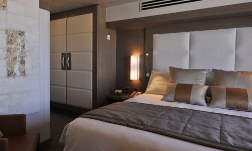 Schlafzimmer Owner Suite auf der Luxuskreuzfahrtyacht Le Boreal der Reederei Ponant