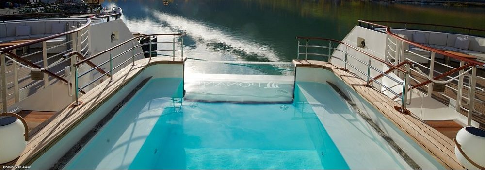 Infinity Pool auf dem Luxusexpeditions-Kreuzfahrtschiff Le Champlain