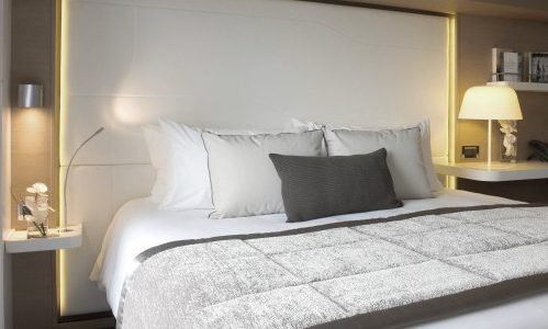 Schlafbereich Superior Kabine auf der Luxuskreuzfahrtyacht Le Soleal der Reederei Ponant