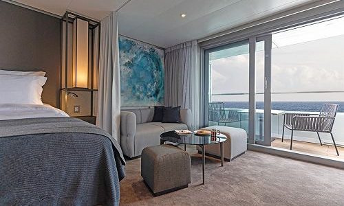 Wohn-Schlafbereich Grand-Deluxe-Suite mit Blick auf Veranda auf der Scenic Eclipse