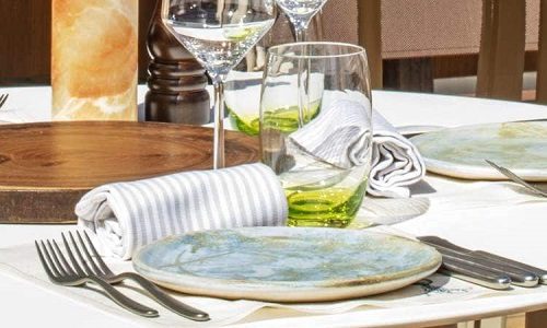 Gedeckter Tisch im earth & Ocean at the Patio auf der Seabourn Encore und Ovation