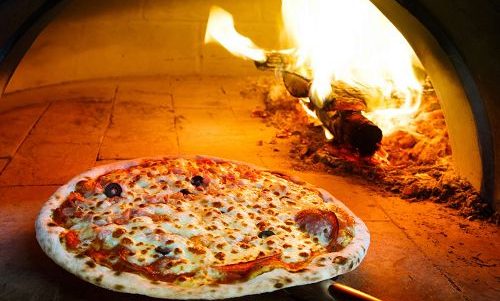 Pizza im Spaccanapoli Grill Restaurant