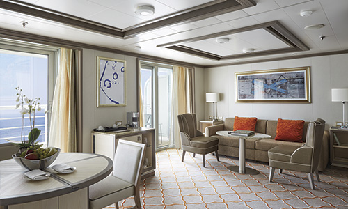 Wohnzimmer mit Esstisch in der Silver Suite auf dem Luxuskreuzfahrtschiff Silver Moon der Reederei Silversea