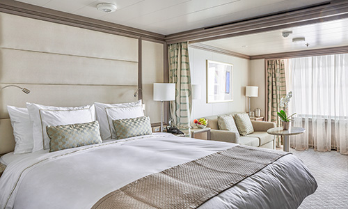 Schlaf- und Wohnbereich Vista Suite auf dem Luxuskreuzfahrtschiff Silver Moon der Reederei Silversea