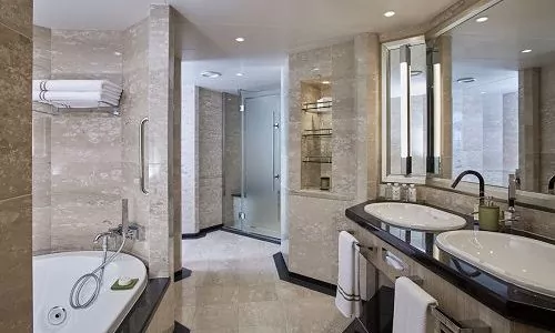 Badzimmer Owners Suite auf dem Luxuskreuzfahrtschiff Silver Moon der Reederei Silversea