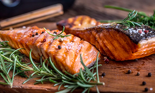 Gegrillter Lachs im The Grill auf dem Silversea Luxuskreuzfahrtschiff Silver Muse