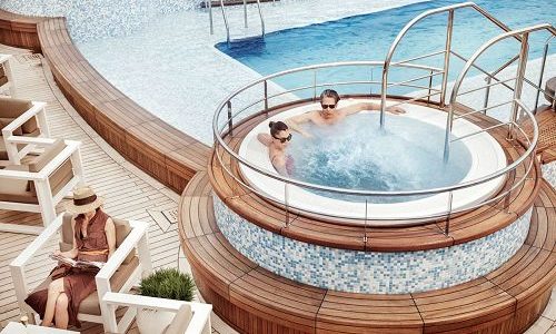 Jacuzzi auf dem Silversea Luxuskreuzfahrtschiff Silver Muse