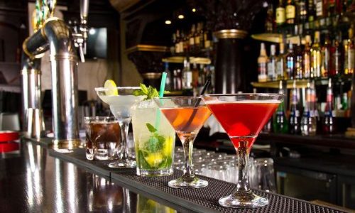 Getränke an der Bar im Dolce Vita auf dem Luxuskreuzfahrtschif Silver Wind der Reederei Silversea