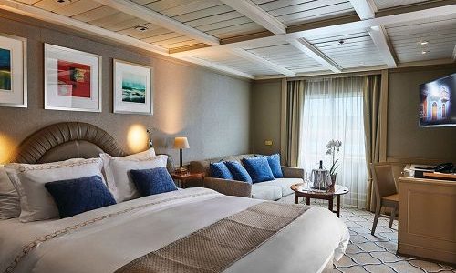 Schlafzimmer mit Sitzbereich Owners Suite auf dem Luxuskreuzfahrtschif Silver Wind der Reederei Silversea