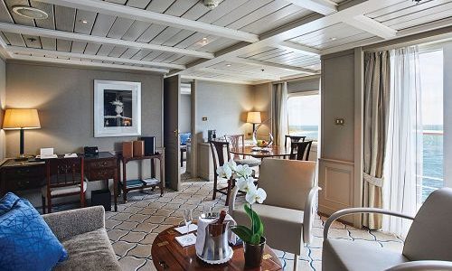 Wohnzimmer mit Blick zum Esszimmer auf dem Luxuskreuzfahrtschif Silver Wind der Reederei Silversea