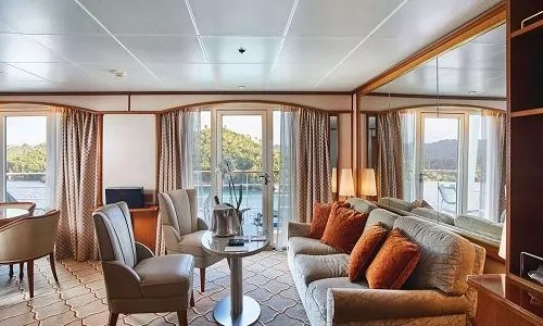 Wohnzimmer Silver Suite auf dem Luxuskreuzfahrtschif Silver Wind der Reederei Silversea