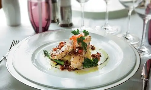 Exquisite Speise imRestaurant auf dem Silversea Luxuskreuzfahrtschiff Silver Shadow