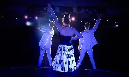 Show auf dem Silversea Luxuskreuzfahrtschiff Silver Shadow