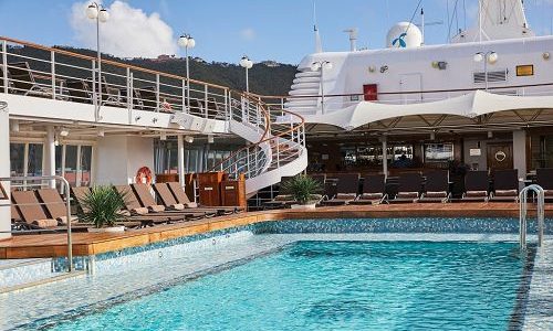 Pooldeck auf dem Luxuskreuzfahrtschif Silver Wind der Reederei Silversea