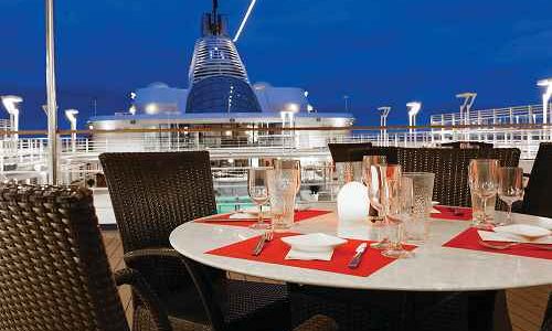 Aussenbereich des Restaurants Spaccanapoli auf dem Silversea Luxuskreuzfahrtschiff Silver Spirit
