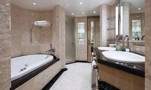 Badezimmer der Owner´s Suite auf dem Silversea Luxuskreuzfahrtschiff Silver Spirit