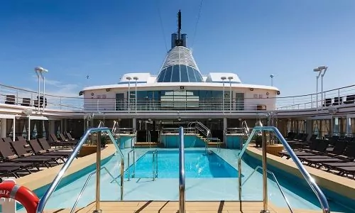 Pool auf dem Silversea Luxuskreuzfahrtschiff Silver Spirit