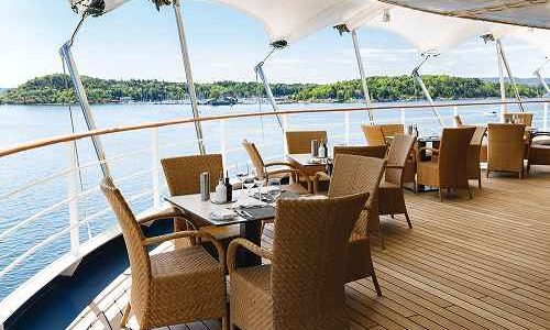 Aussenbereich Restaurant La Terrazza auf dem Luxuskreuzfahrtschiff Silver Spirit