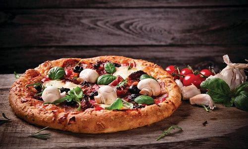 Pizza aus dem Restaurant Spaccanapoliauf dem Silversea Luxuskreuzfahrtschiff Silver Spirit