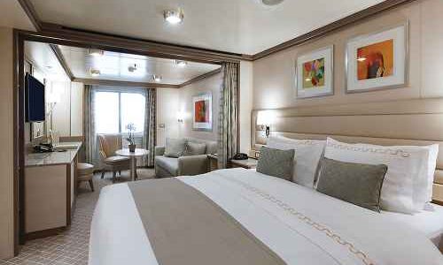 Schlaf- und Wohnbereich der Vista Suite auf dem Silversea Luxuskreuzfahrtschiff Silver Spirit