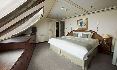 Schlafzimmer Grand Suite auf dem Silversea Luxuskreuzfahrtschiff Silver Shadow