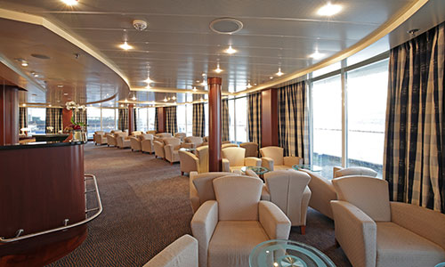 Sitzgruppen in der Obersavtion Lounge auf dem Silversea Luxuskreuzfahrtschiff Silver Whisper