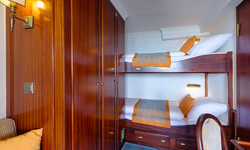 Blick in die Kabine Nr. 15 auf dem Segelschiff Sea Cloud