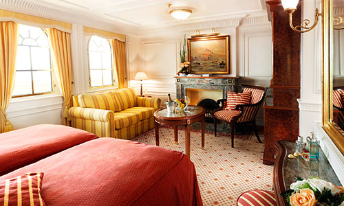 Wohn-Schlafbereich Junior-Suite Kategorie B auf dem Segelschiff Sea Cloud II