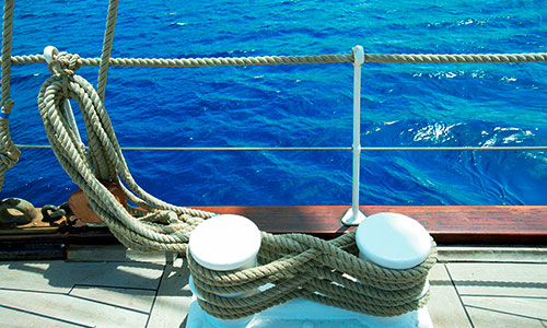 Taue und Blick aufs Meer V