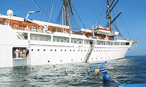 Schwimm Plattform auf dem Segelschiff Sea Cloud II